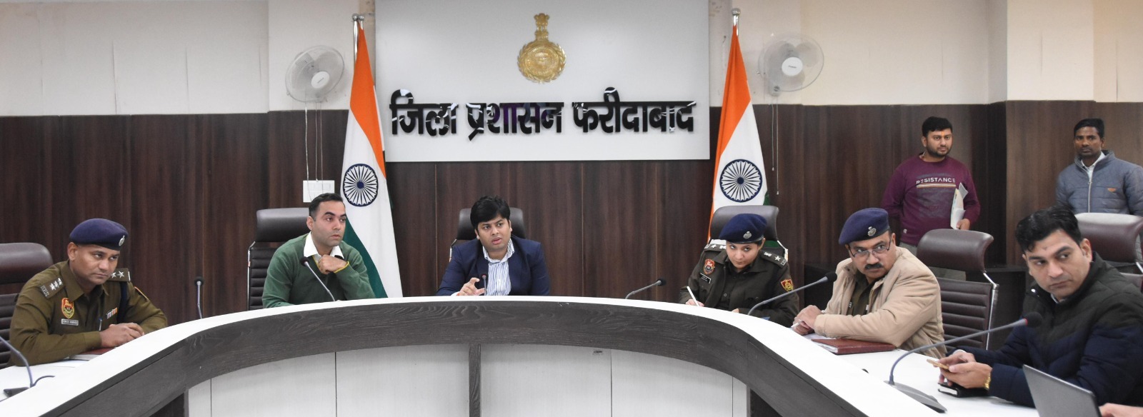 एडीसी साहिल गुप्ता अधिकारियों की बैठक लेते हुए एडीसी साहिल गुप्ता अधिकारियों की बैठक लेते हुए