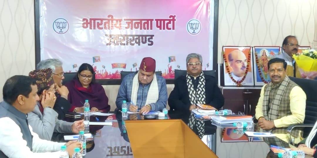 भाजपा प्रदेश अध्यक्ष महेंद्र भट्ट, भाजपा प्रदेश प्रभारी दुष्यंत गाैतम व अन्य। भाजपा प्रदेश अध्यक्ष महेंद्र भट्ट, भाजपा प्रदेश प्रभारी दुष्यंत गाैतम व अन्य।