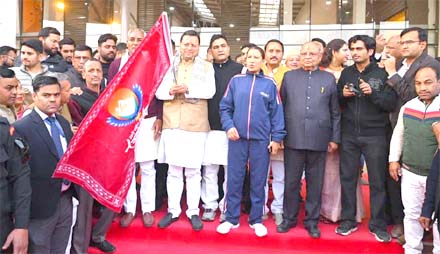 सीएम धामी ने राष्ट्र खेलों की मशाल एवं खेल विभाग के प्रचार रथ को दिखाई झंडी सीएम धामी ने राष्ट्र खेलों की मशाल एवं खेल विभाग के प्रचार रथ को दिखाई झंडी