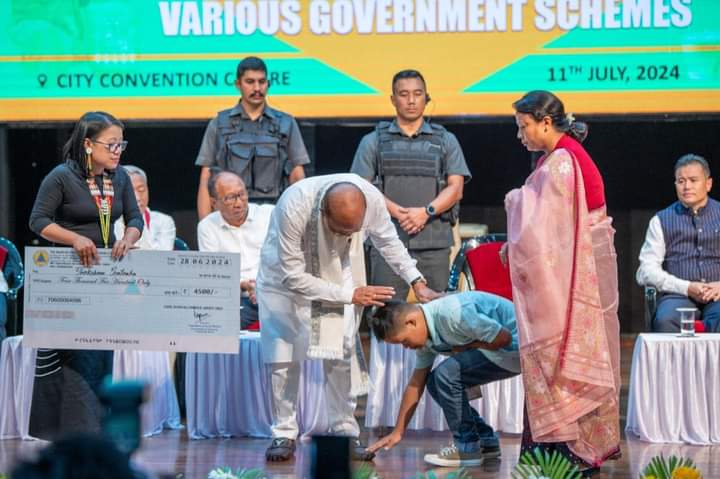 CM Biren Singh distributed benefits of 300 crores to 4 lakh beneficiaries CM Biren Singh distributed benefits of 300 crores to 4 lakh beneficiaries
