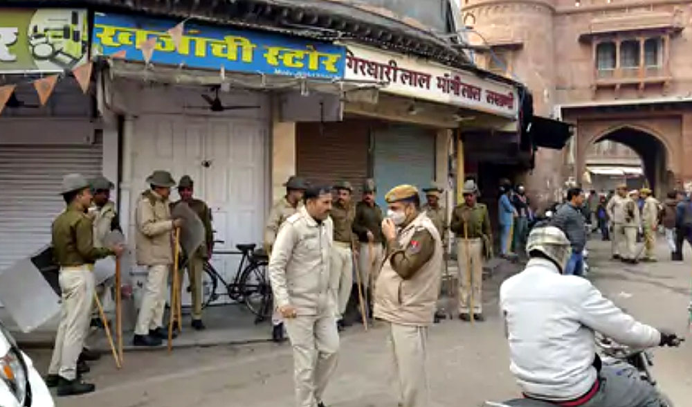 बीकानेर बंद सफल : खेजड़ी के पेड़ काटने और सरकार की ओर से कोई नीति नहीं बनाने का विराेध बीकानेर बंद सफल : खेजड़ी के पेड़ काटने और सरकार की ओर से कोई नीति नहीं बनाने का विराेध