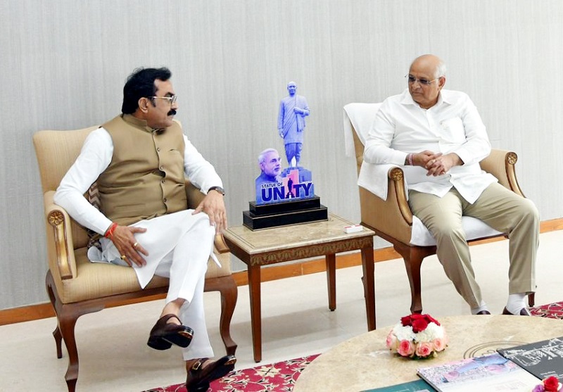 गुजरात के मुख्यमंत्री भूपेन्द्र पटेल से मिले मप्र के लोक निर्माण मंत्री गुजरात के मुख्यमंत्री भूपेन्द्र पटेल से मिले मप्र के लोक निर्माण मंत्री