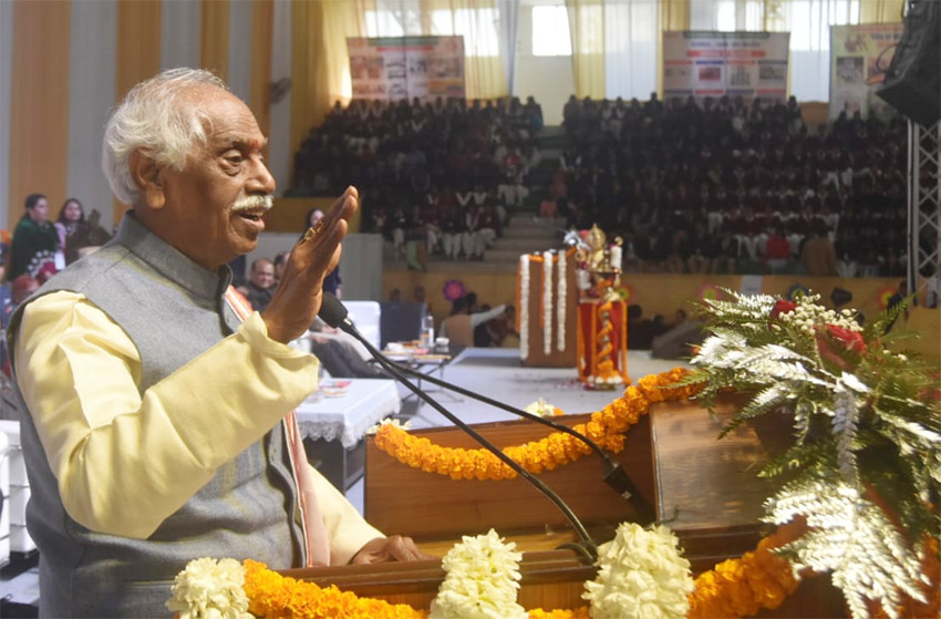 26 Snp-4 सोनीपत: हरियाणा खेल विश्वविद्यालय, राई में आयोजित 51वीं राष्ट्रीय बाल वैज्ञानिक प्रदर्शनी के उद्घाटन अवसर पर हरियाणा के महामहिम राज्यपाल बंडारू दत्तात्रेय 26 Snp-4 सोनीपत: हरियाणा खेल विश्वविद्यालय, राई में आयोजित 51वीं राष्ट्रीय बाल वैज्ञानिक प्रदर्शनी के उद्घाटन अवसर पर हरियाणा के महामहिम राज्यपाल बंडारू दत्तात्रेय