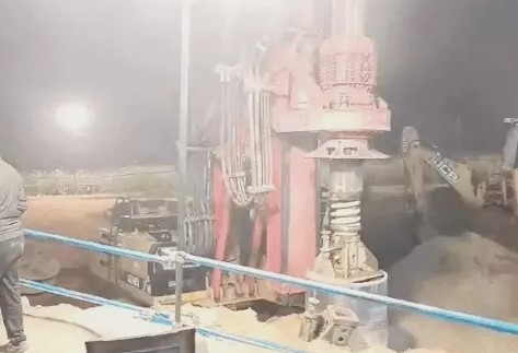 Innocent child falls into borewell in Kotputli, trapped for five days, rescue operation underway, rat miners also arrived Innocent child falls into borewell in Kotputli, trapped for five days, rescue operation underway, rat miners also arrived