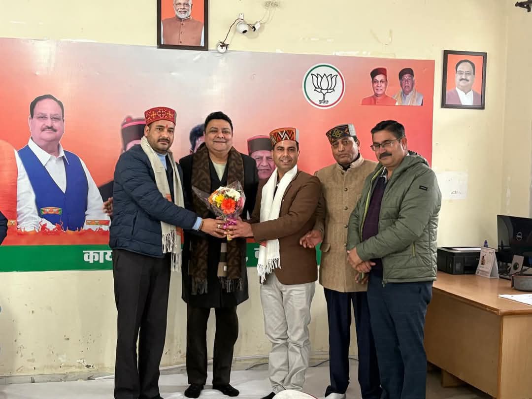 धर्मशाला मंडल से अध्यक्ष चुने गए डॉ विशाल नैहरिया विधायक सुधीर शर्मा के साथ। धर्मशाला मंडल से अध्यक्ष चुने गए डॉ विशाल नैहरिया विधायक सुधीर शर्मा के साथ।