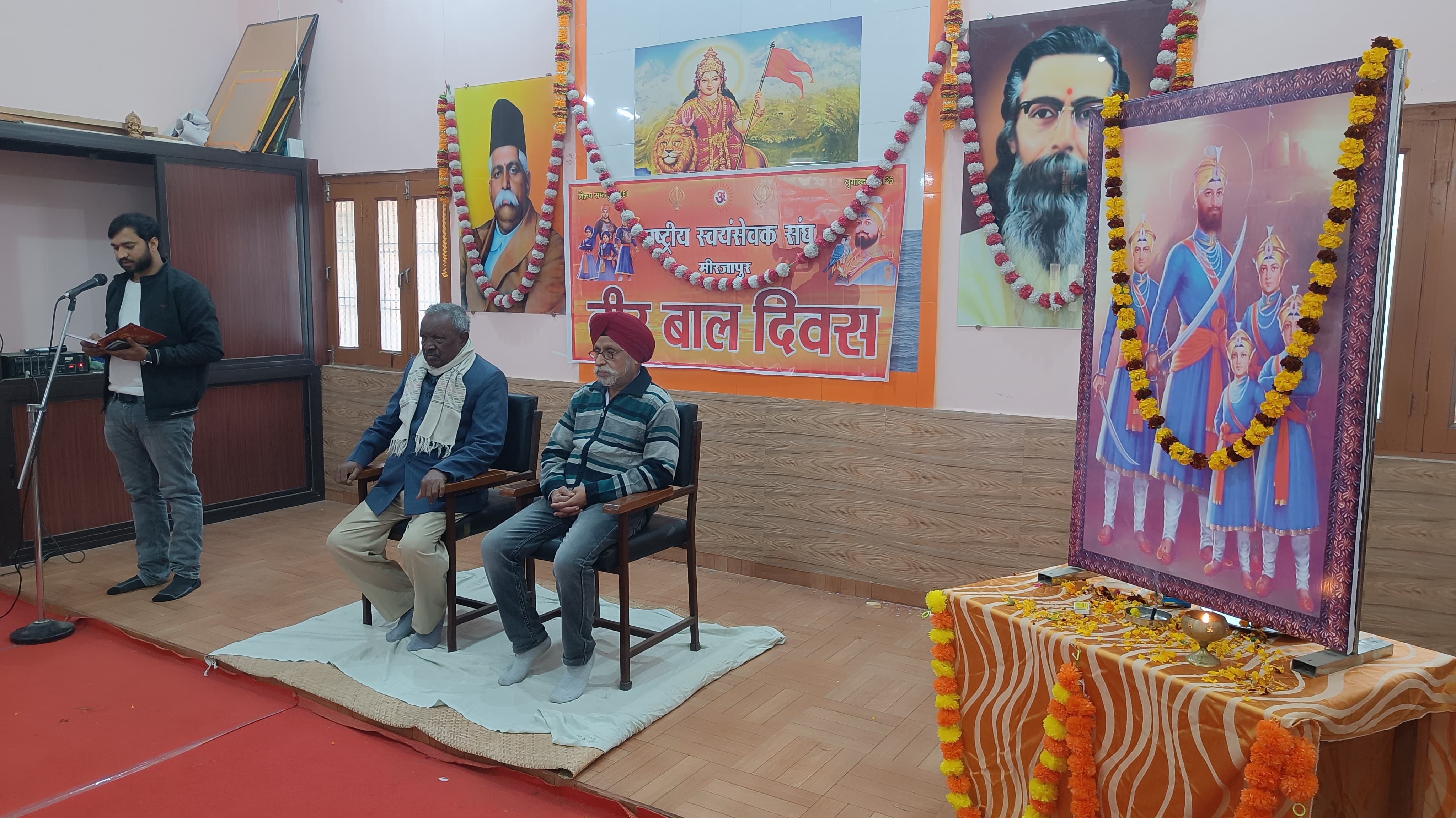 केशव धाम दुर्गा बाजार कार्यालय में आयोजित कार्यक्रम में बोलते वक्ता। केशव धाम दुर्गा बाजार कार्यालय में आयोजित कार्यक्रम में बोलते वक्ता।