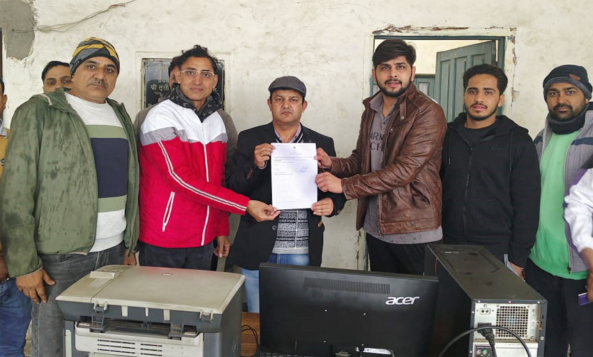 27 Snp-5 सोनीपत: द सानू सहकारी श्रम एवं निर्माण समिति लिमिटेड गामड़ी के समिति प्रधान विशाल कुमार को प्रमाण पत्र सौंपते हुए। 27 Snp-5 सोनीपत: द सानू सहकारी श्रम एवं निर्माण समिति लिमिटेड गामड़ी के समिति प्रधान विशाल कुमार को प्रमाण पत्र सौंपते हुए।