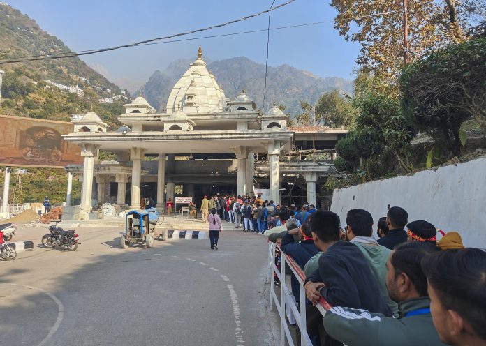 श्री माता वैष्णो देवी श्राइन बोर्ड की यात्रा ने इस साल 93 लाख का आंकड़ा किया पार श्री माता वैष्णो देवी श्राइन बोर्ड की यात्रा ने इस साल 93 लाख का आंकड़ा किया पार