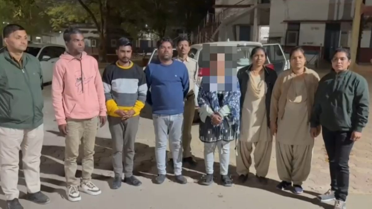 दुष्कर्म पीड़िता और उसके गिरफ्तार साथी दुष्कर्म पीड़िता और उसके गिरफ्तार साथी