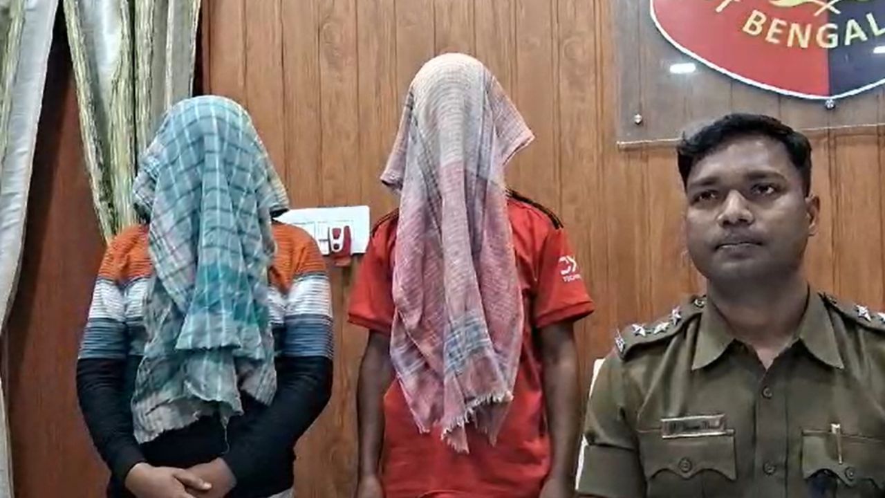 बालुरघाट में बांग्लादेशी घुसपैठिया गिरफ्तार बालुरघाट में बांग्लादेशी घुसपैठिया गिरफ्तार