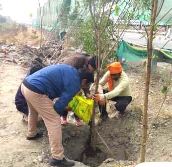 नेशनल गेम्स से पहले ट्रचिंग ग्राउंड को ग्रीन बेल्ट बनाने में जुटी नगर आयुक्त ऋचा, किया वृक्षारोपण नेशनल गेम्स से पहले ट्रचिंग ग्राउंड को ग्रीन बेल्ट बनाने में जुटी नगर आयुक्त ऋचा, किया वृक्षारोपण