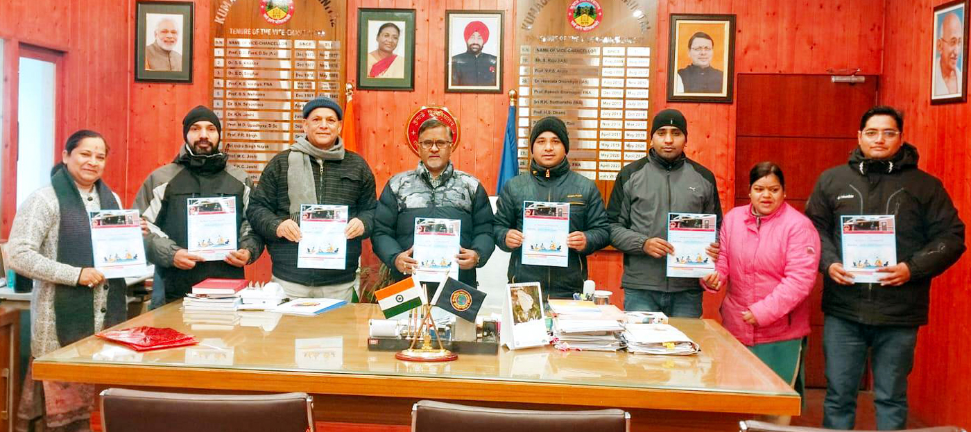 दीक्षा पत्रिका का विमोचन करते कुलपति एवं अन्य। दीक्षा पत्रिका का विमोचन करते कुलपति एवं अन्य।
