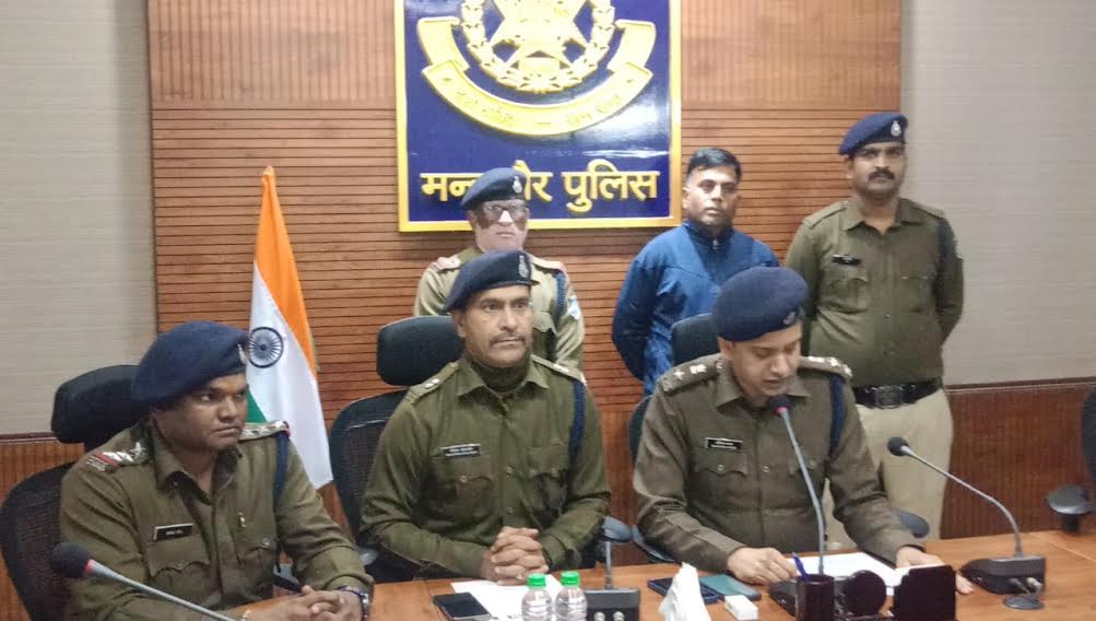 पुलिस ने किया व्यापारी से हुई लूट का खुलासा, तीन आरोपी गिरफ्तार पुलिस ने किया व्यापारी से हुई लूट का खुलासा, तीन आरोपी गिरफ्तार