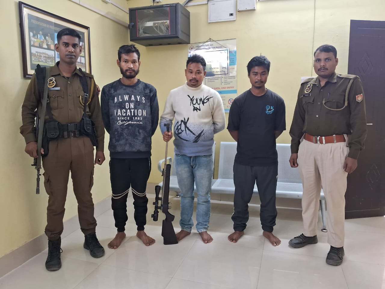 चिरांग में गिरफ्तार शिकार के तीन आरोपितों की तस्वीर। चिरांग में गिरफ्तार शिकार के तीन आरोपितों की तस्वीर।