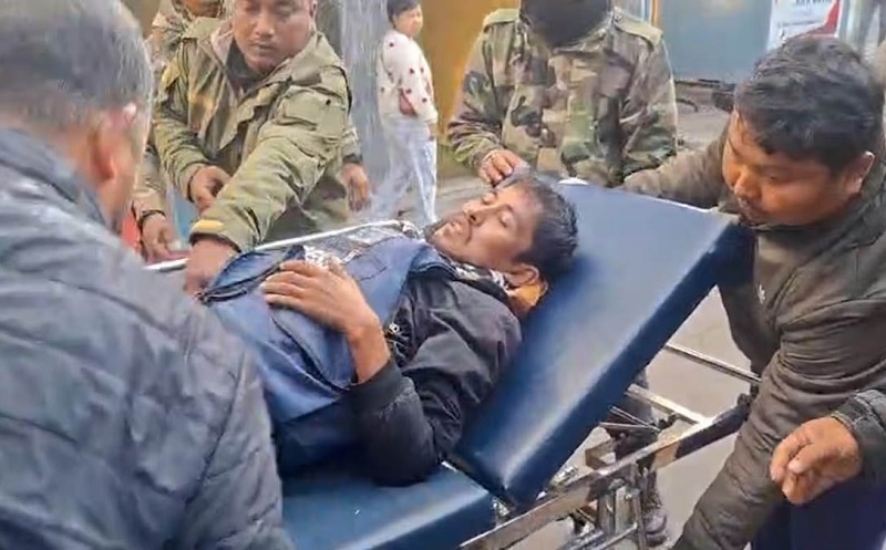 वीडियो पत्रकार लीमापोकपम कबीचंद्र की गोली से घायल वीडियो पत्रकार लीमापोकपम कबीचंद्र की गोली से घायल