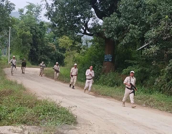 मणिपुर पुलिस ने 174 लोगों को लिया हिरासत में मणिपुर पुलिस ने 174 लोगों को लिया हिरासत में