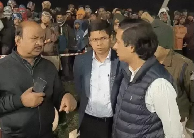 कांग्रेस विधायक जयवर्धन सिंह और कलेक्टर डॉ. सतेंद्र सिंह भी मौके पर मौजूद कांग्रेस विधायक जयवर्धन सिंह और कलेक्टर डॉ. सतेंद्र सिंह भी मौके पर मौजूद
