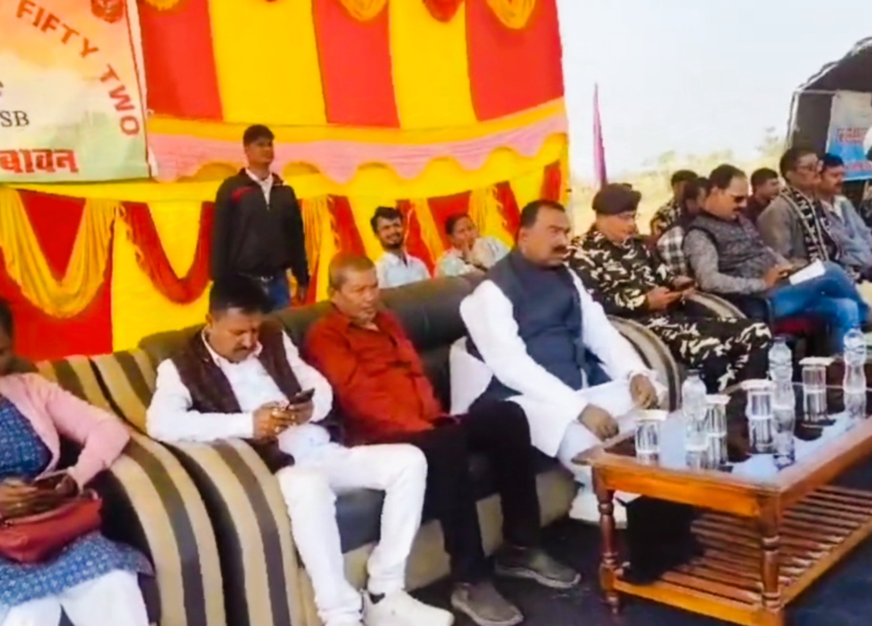 अररिया फोटो:कार्यक्रम में विधायक और एसएसबी अधिकारी अररिया फोटो:कार्यक्रम में विधायक और एसएसबी अधिकारी