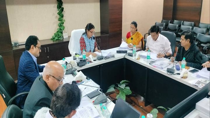 विद्युत वितरण कंपनी के बोर्ड ऑफ डायरेक्टर की मिटिंग विद्युत वितरण कंपनी के बोर्ड ऑफ डायरेक्टर की मिटिंग