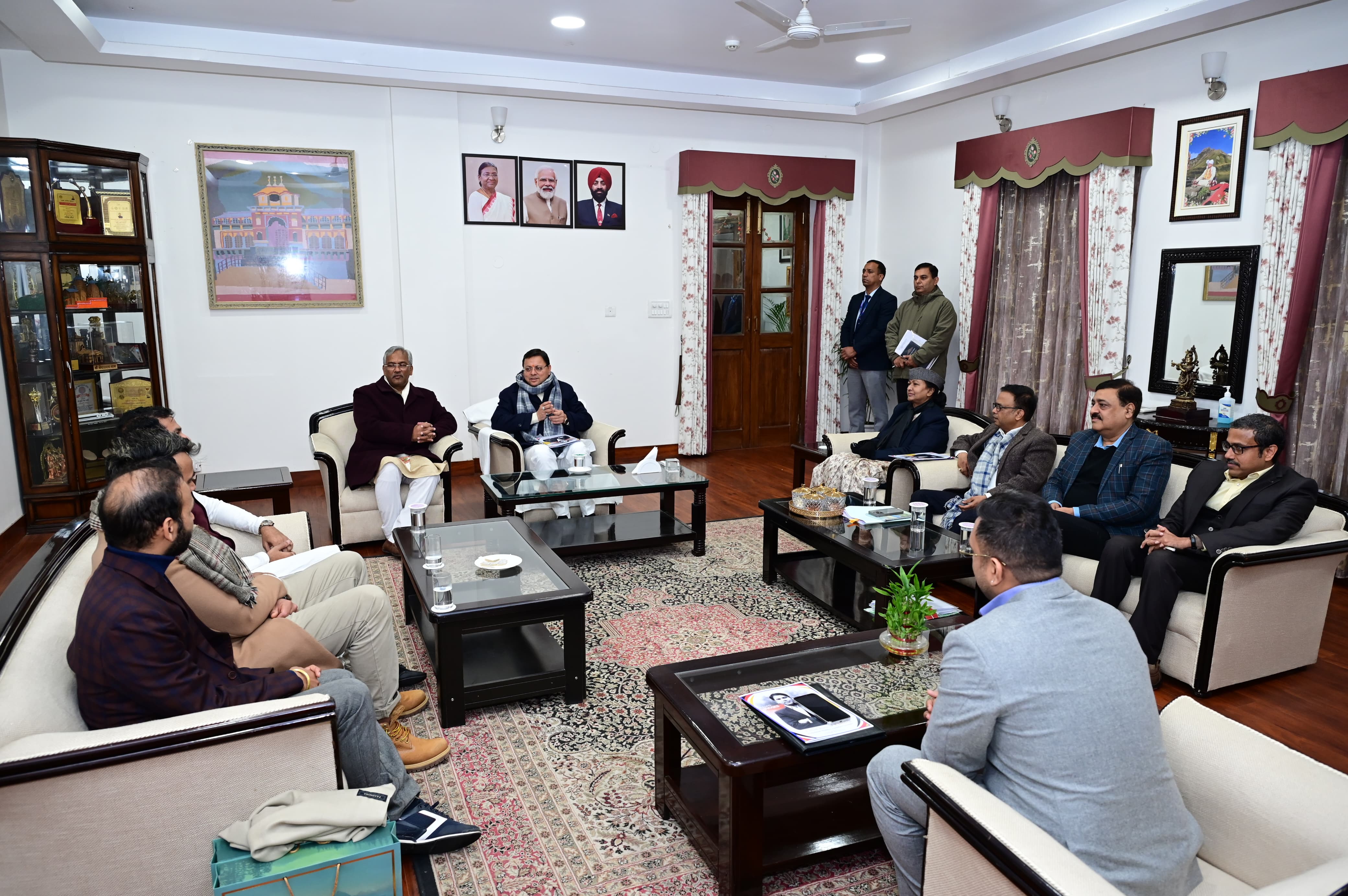 मुख्यमंत्री पुष्कर सिंह धामी से शनिवार को मुख्यमंत्री आवास पर फ्रैंकफर्ट (जर्मनी) के संसद सदस्य राहुल कुमार कंबोज से भेंट करते।। मुख्यमंत्री पुष्कर सिंह धामी से शनिवार को मुख्यमंत्री आवास पर फ्रैंकफर्ट (जर्मनी) के संसद सदस्य राहुल कुमार कंबोज से भेंट करते।।