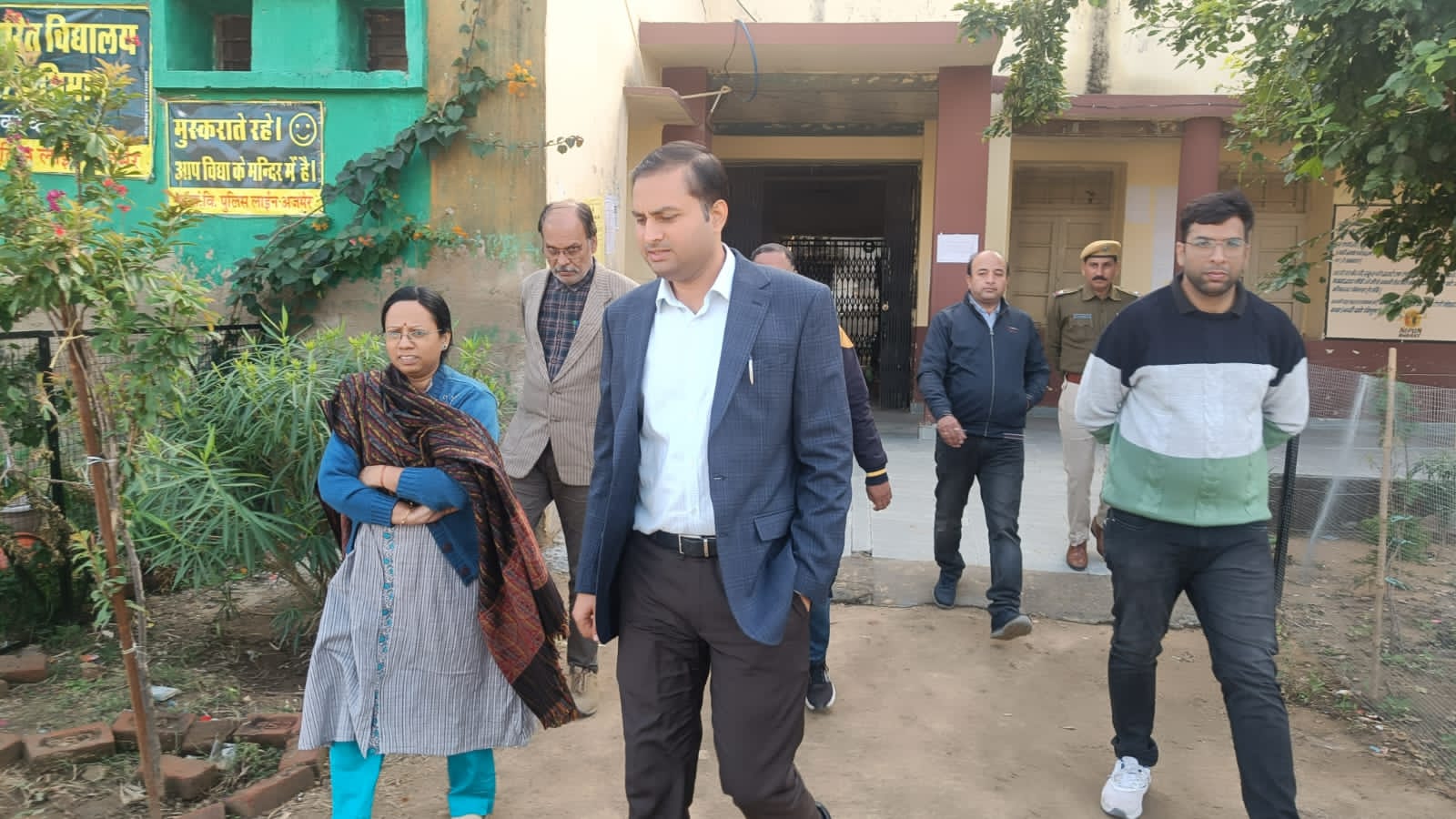 जिला कलक्टर लोक बंधु ने किया परीक्षा केंद्रों का निरीक्षण जिला कलक्टर लोक बंधु ने किया परीक्षा केंद्रों का निरीक्षण