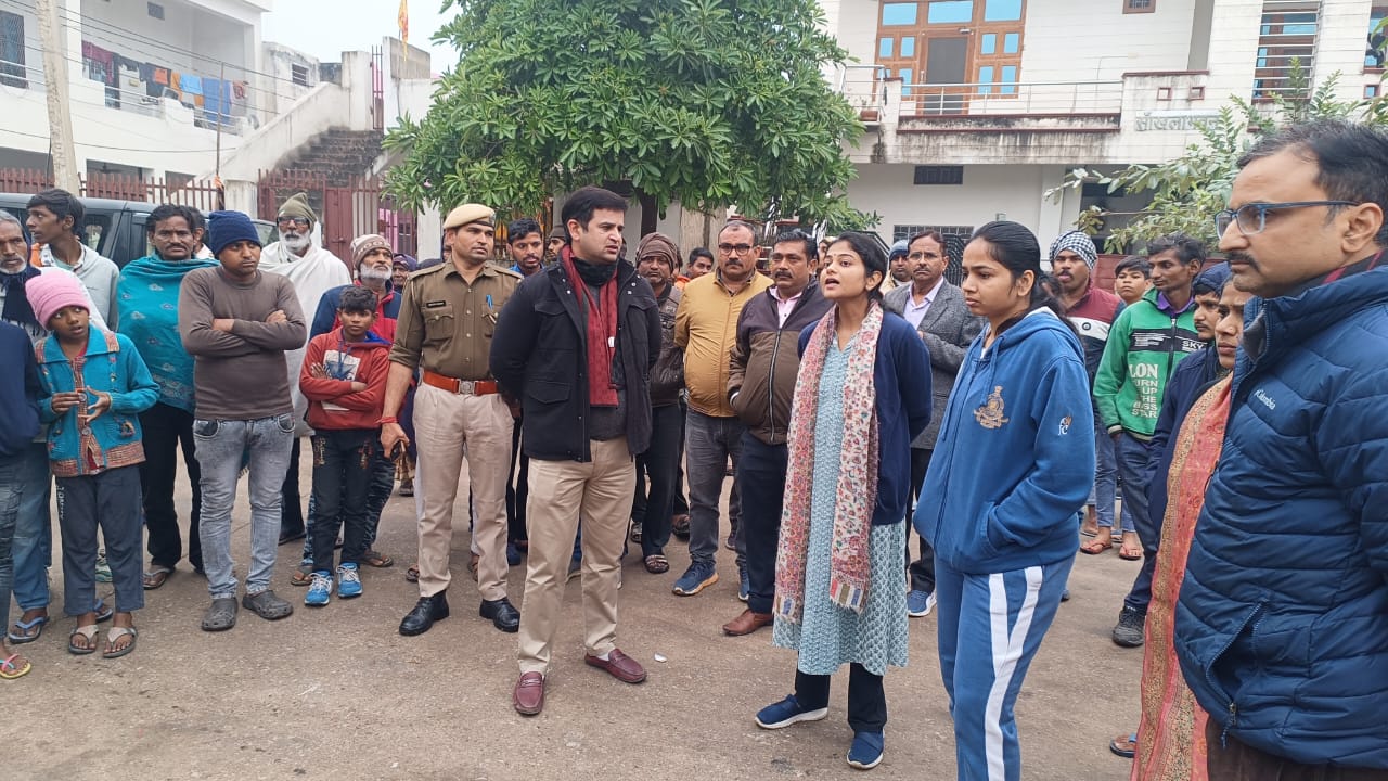 अलवर। कलेक्टर ने शहर का किया निरीक्षण. अलवर। कलेक्टर ने शहर का किया निरीक्षण.