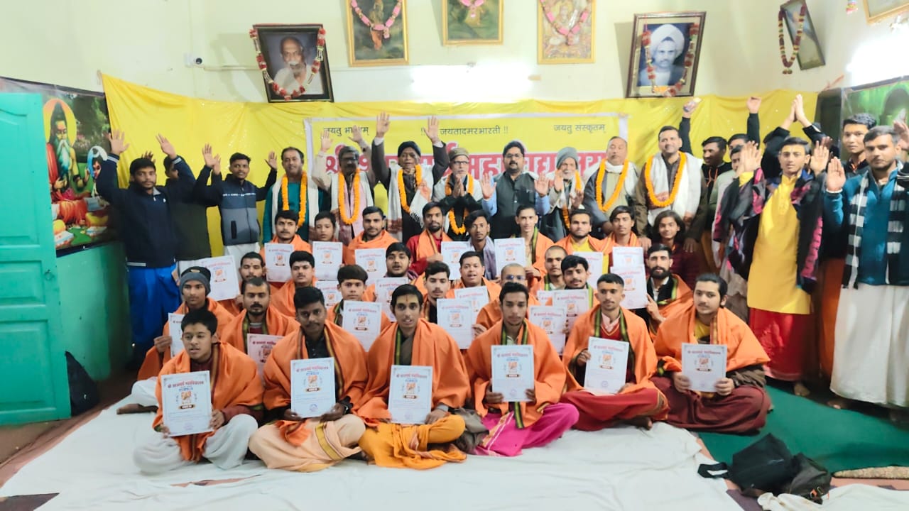 ज्योतिष ज्ञान शिविर में पुरस्कृत प्रतिभागी : फोटो बच्चा गुप्ता ज्योतिष ज्ञान शिविर में पुरस्कृत प्रतिभागी : फोटो बच्चा गुप्ता