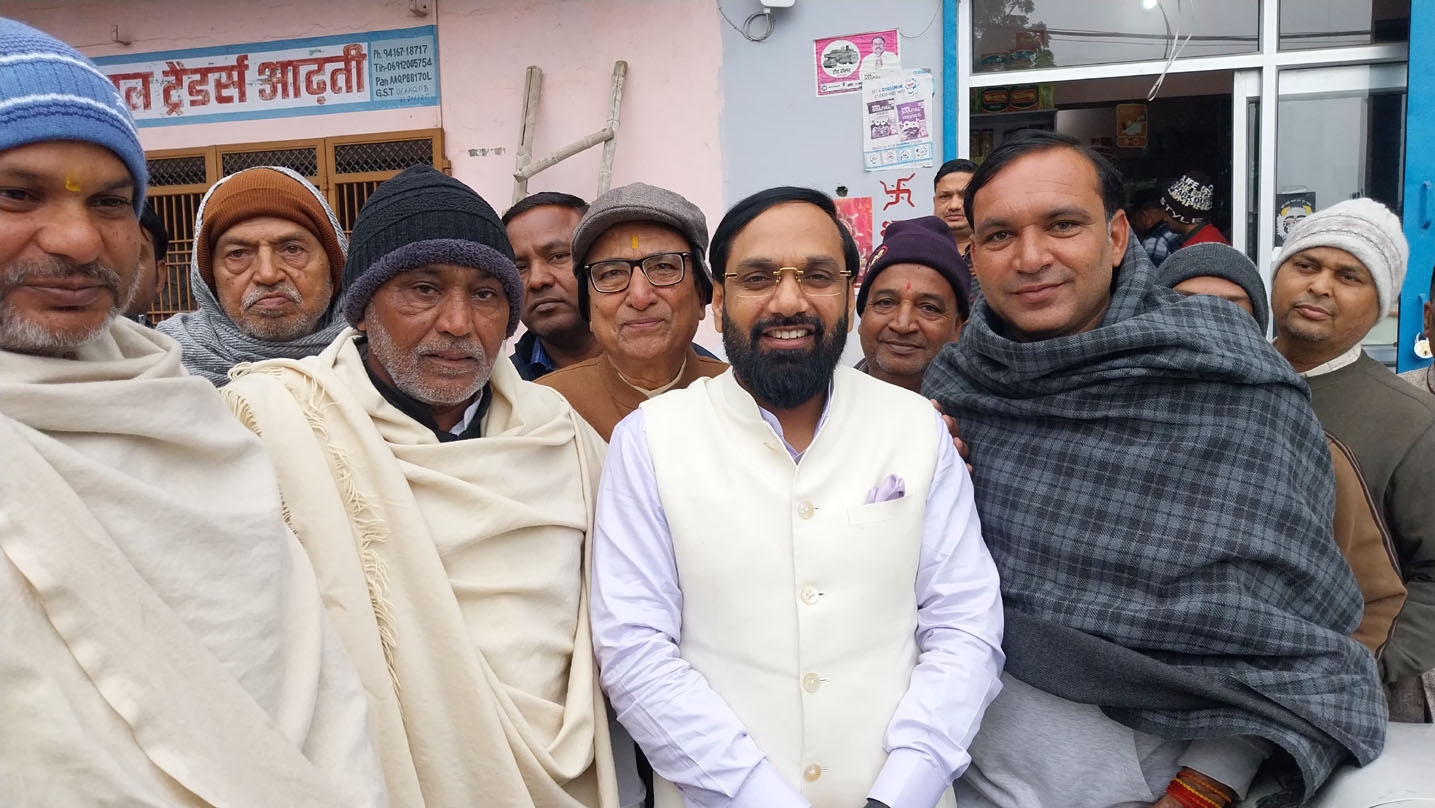 पुरानी मंडी में पहुंचे भाजपा विधायक देवेंद्र चतरभुज अत्री। पुरानी मंडी में पहुंचे भाजपा विधायक देवेंद्र चतरभुज अत्री।