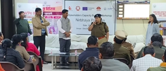 संगोष्ठी में विषय रखती सहायक पुलिस आयुक्त सौम्या (फोटो) संगोष्ठी में विषय रखती सहायक पुलिस आयुक्त सौम्या (फोटो)