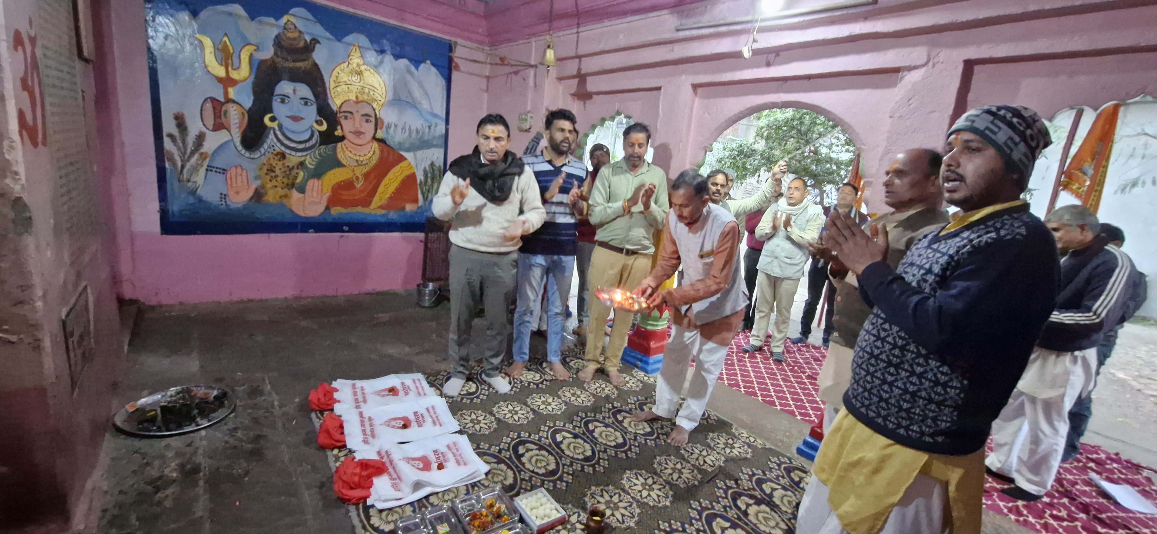 प्रयाग कुंभ में भेजे 10 हजार 151 थाली और थैले प्रयाग कुंभ में भेजे 10 हजार 151 थाली और थैले