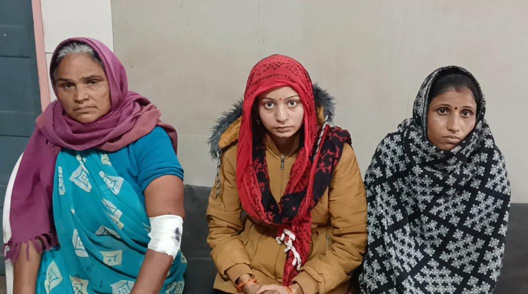 प्रेम विवाह को लेकर हुई मार पीट में 16 घायल 7 जिला अस्पताल रेफर प्रेम विवाह को लेकर हुई मार पीट में 16 घायल 7 जिला अस्पताल रेफर