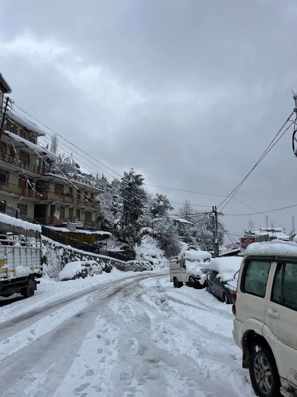 किन्नौर में बर्फ़बारी किन्नौर में बर्फ़बारी