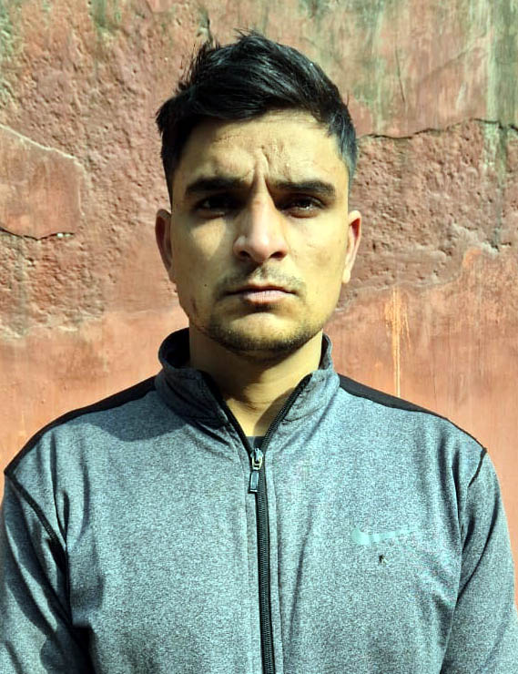 पुलिस की गिरफ्त आरोपी सागर। पुलिस की गिरफ्त आरोपी सागर।