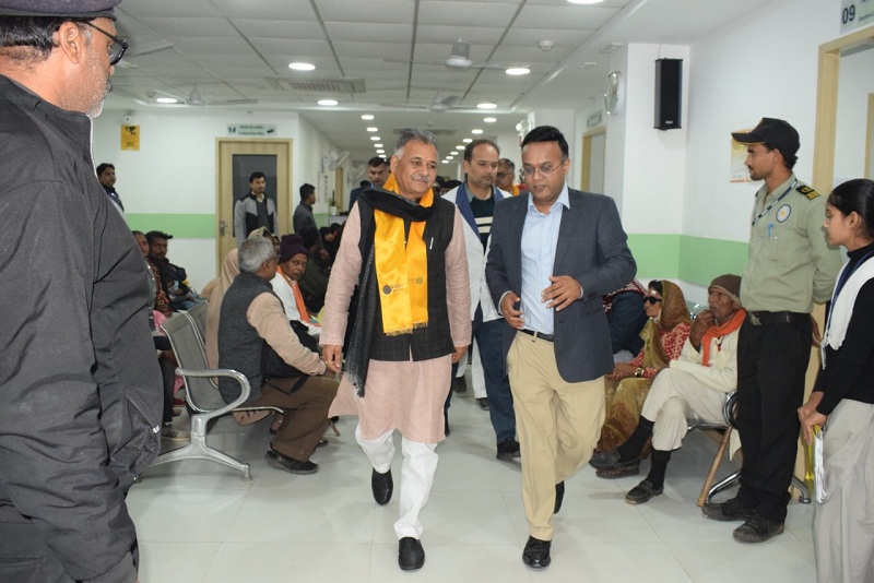 उच्च शिक्षा मंत्री ने चित्रकूट में सदगुरू नेत्र चिकित्सालय के प्रकल्पों का किया अवलोकन उच्च शिक्षा मंत्री ने चित्रकूट में सदगुरू नेत्र चिकित्सालय के प्रकल्पों का किया अवलोकन