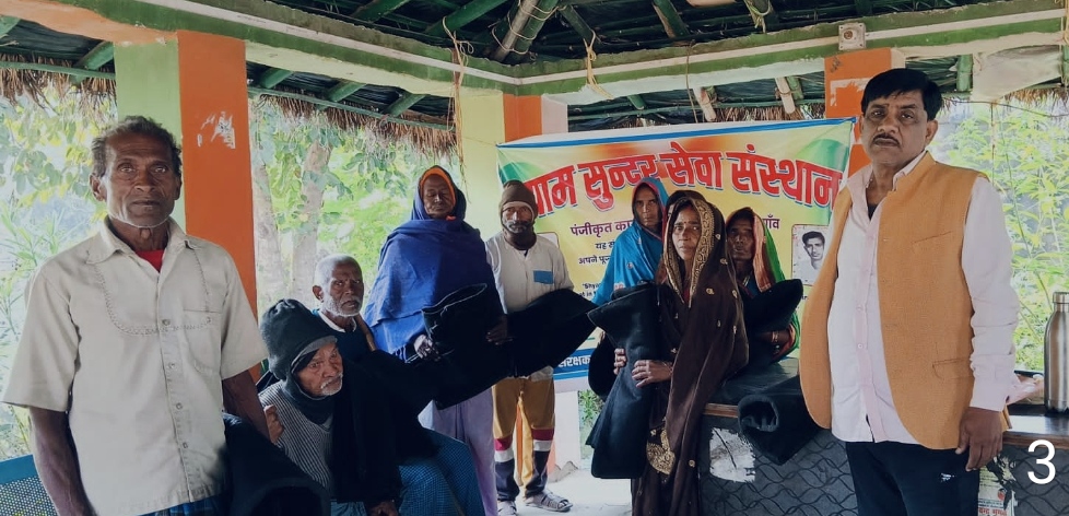 कंबल वितरण करते पूर्व मुखिया कंबल वितरण करते पूर्व मुखिया