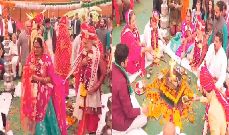 विदेशी जोड़ों की सनातन रीति-रिवाज से शादी होते हुए विदेशी जोड़ों की सनातन रीति-रिवाज से शादी होते हुए