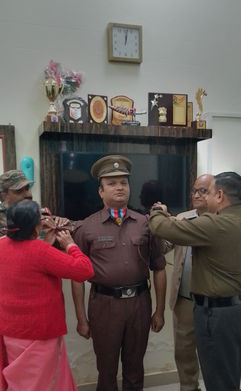 *रैंक सेरेमनी में लेफ्टीनेंट कर्नल अभिषेक मान सिंह ने रैंक स्टार लगाकर किया सम्मानित* *रैंक सेरेमनी में लेफ्टीनेंट कर्नल अभिषेक मान सिंह ने रैंक स्टार लगाकर किया सम्मानित*