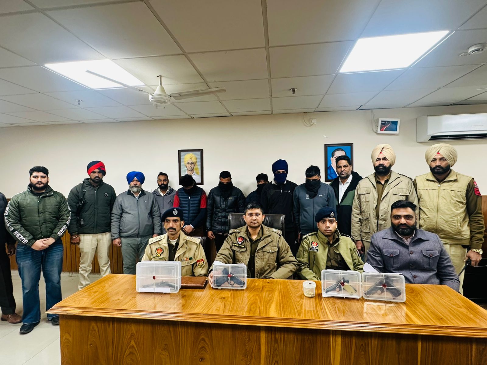 पंजाब पुलिस द्वारा गिरफ्तार आराेपी पंजाब पुलिस द्वारा गिरफ्तार आराेपी