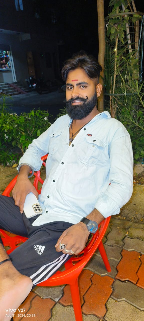 चित्तौड़गढ़ शहर में रहने वाला युवक लखन, जिसकी चाकू से वार कर हत्या कर दी। चित्तौड़गढ़ शहर में रहने वाला युवक लखन, जिसकी चाकू से वार कर हत्या कर दी।