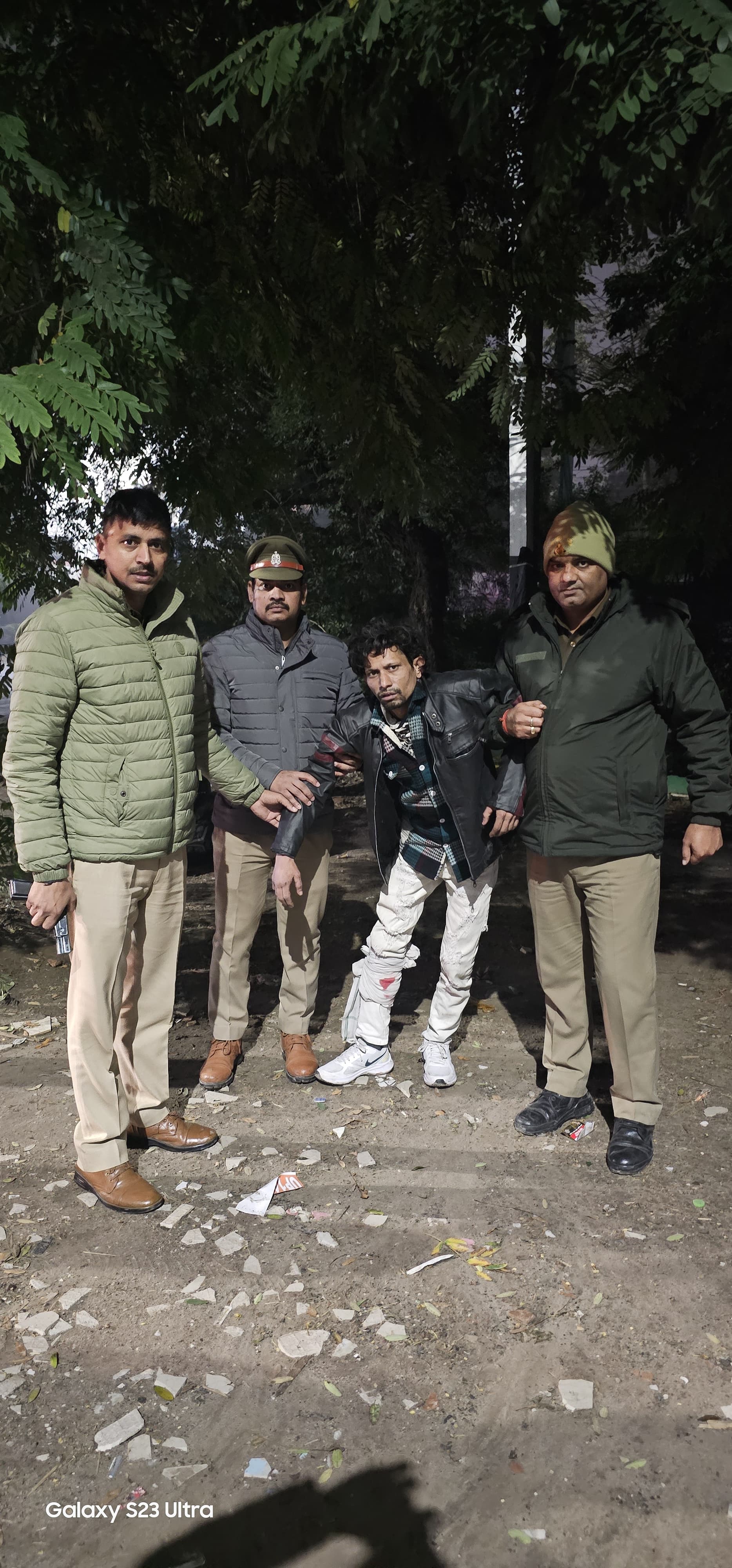 पुलिस मुठभेड़ में घायल दूसरा अपराधी पुलिस मुठभेड़ में घायल दूसरा अपराधी