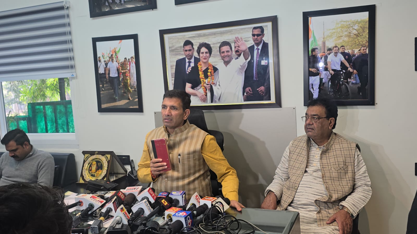 कांग्रेस ने जताई पूर्व आरटीओ आरक्षक साैरभ शर्मा की हत्या की आशंका कांग्रेस ने जताई पूर्व आरटीओ आरक्षक साैरभ शर्मा की हत्या की आशंका