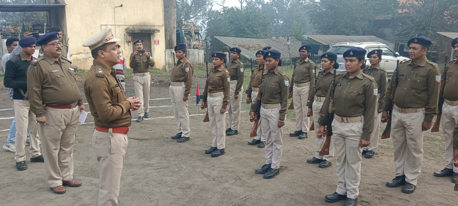परेड में शामिल जवान