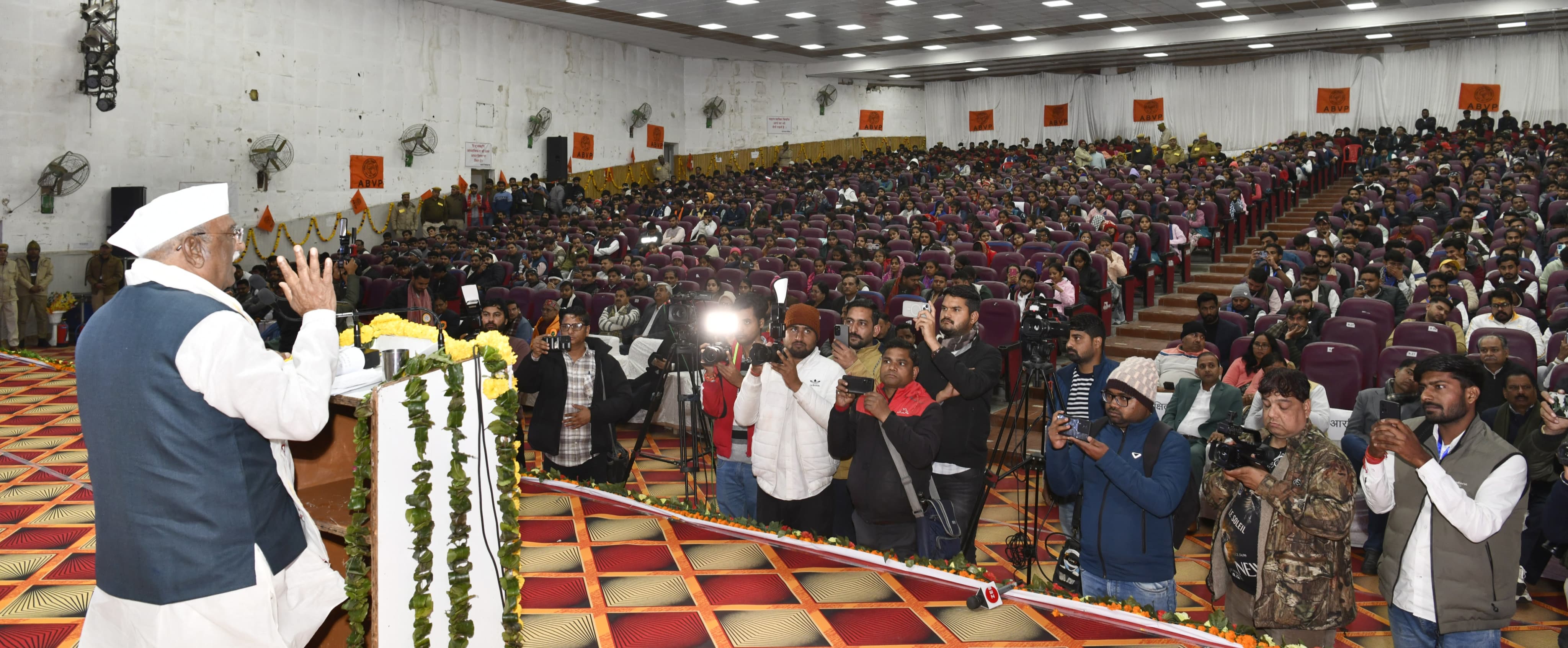 विद्यार्थी बौद्धिक क्षमता बढ़ाने पर करें ध्यान केन्द्रित : राज्यपाल विद्यार्थी बौद्धिक क्षमता बढ़ाने पर करें ध्यान केन्द्रित : राज्यपाल
