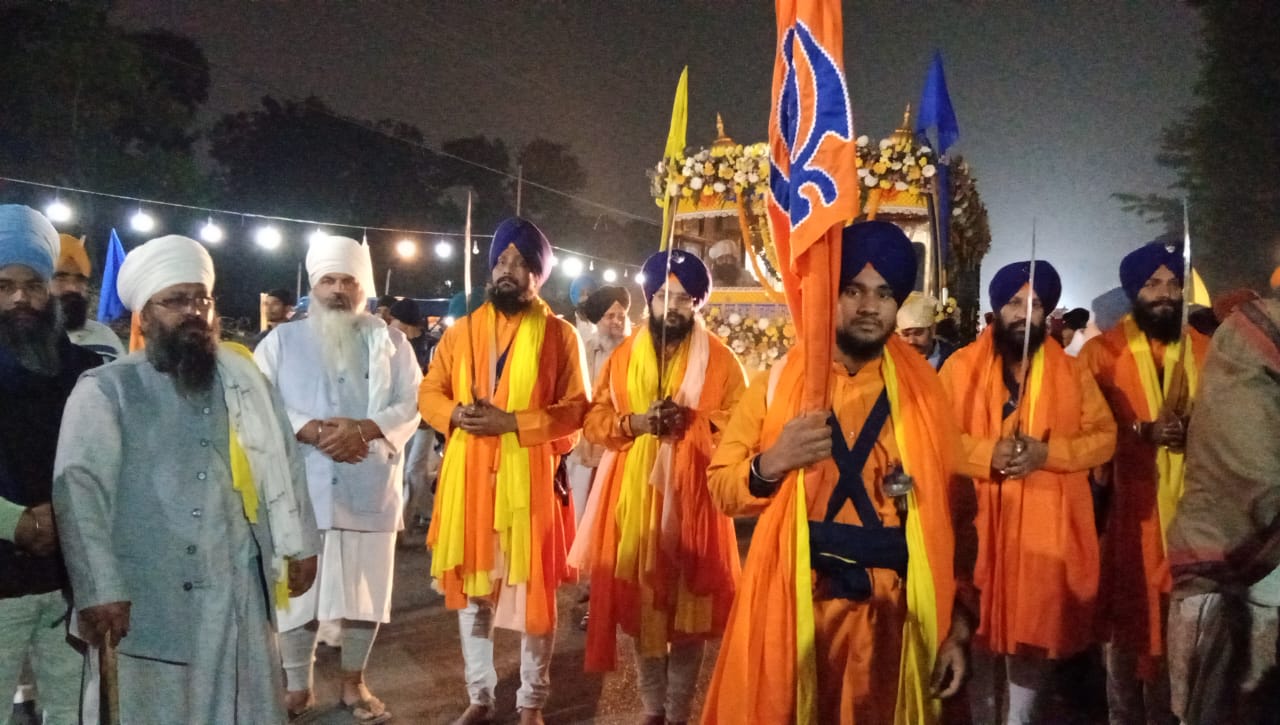 प्रकाश पर्व पर संकीर्तन प्रकाश पर्व पर संकीर्तन
