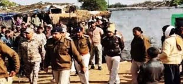 हत्या  के बाद माैका मुआयना करती पुलिस