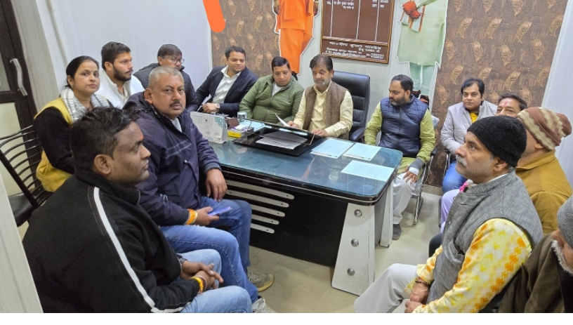 बैठक के दौरान भाजपाई बैठक के दौरान भाजपाई