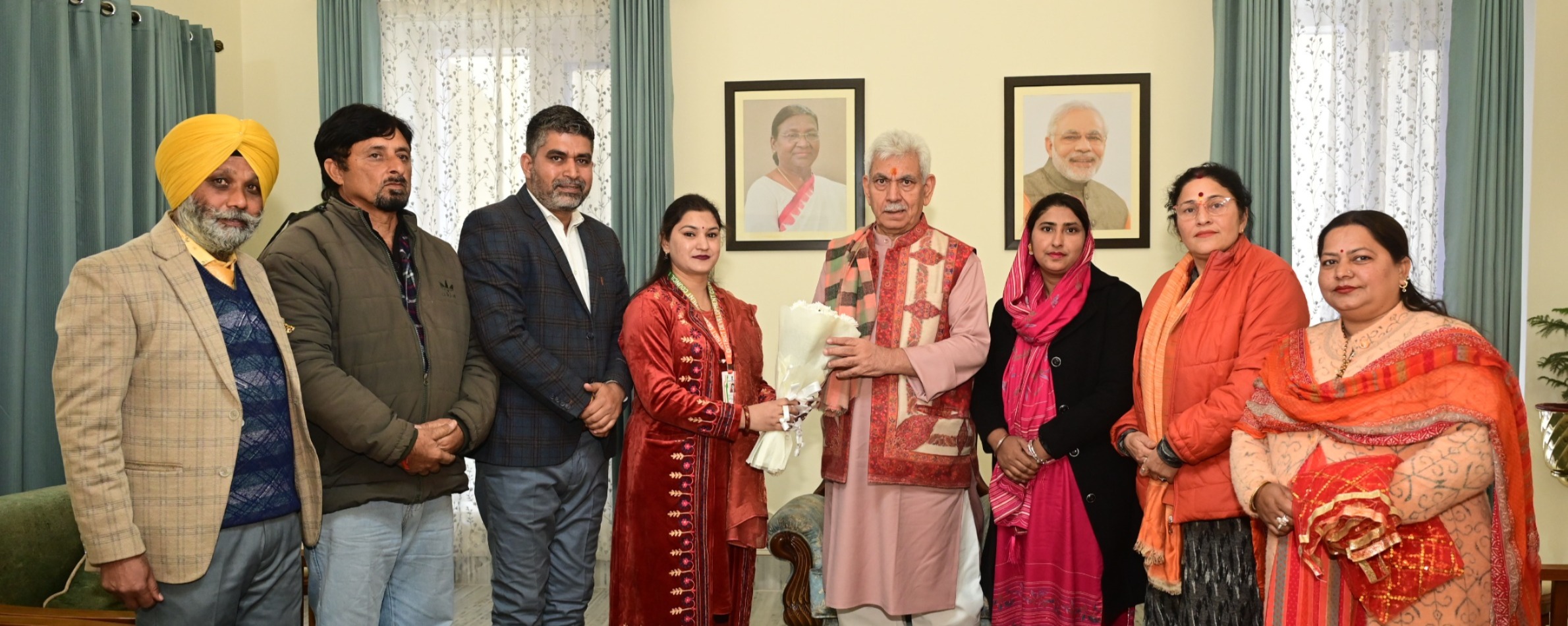 प्रतिनिधिमंडल ने एलजी मनोज सिन्हा से मुलाकात की, महत्वपूर्ण प्रशासनिक और विकासात्मक मुद्दों पर चर्चा की प्रतिनिधिमंडल ने एलजी मनोज सिन्हा से मुलाकात की, महत्वपूर्ण प्रशासनिक और विकासात्मक मुद्दों पर चर्चा की