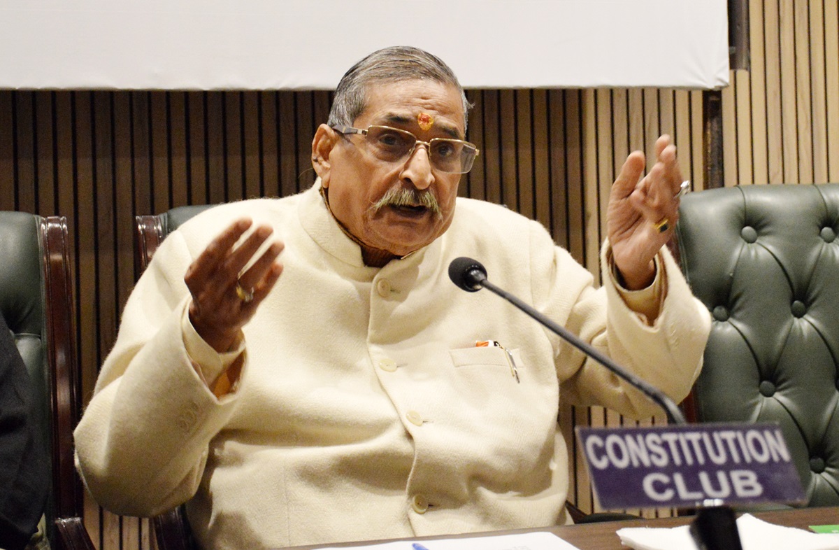 नई दिल्ली के कांस्टीट्यूशन क्लब में सोमवार को प्रेस कॉन्फ्रेंस को संबोधित करते डॉ आरके सिन्हा और (Udaipur Kiran) के समूह संपादक रामबहादुर राय। नई दिल्ली के कांस्टीट्यूशन क्लब में सोमवार को प्रेस कॉन्फ्रेंस को संबोधित करते डॉ आरके सिन्हा और (Udaipur Kiran) के समूह संपादक रामबहादुर राय।