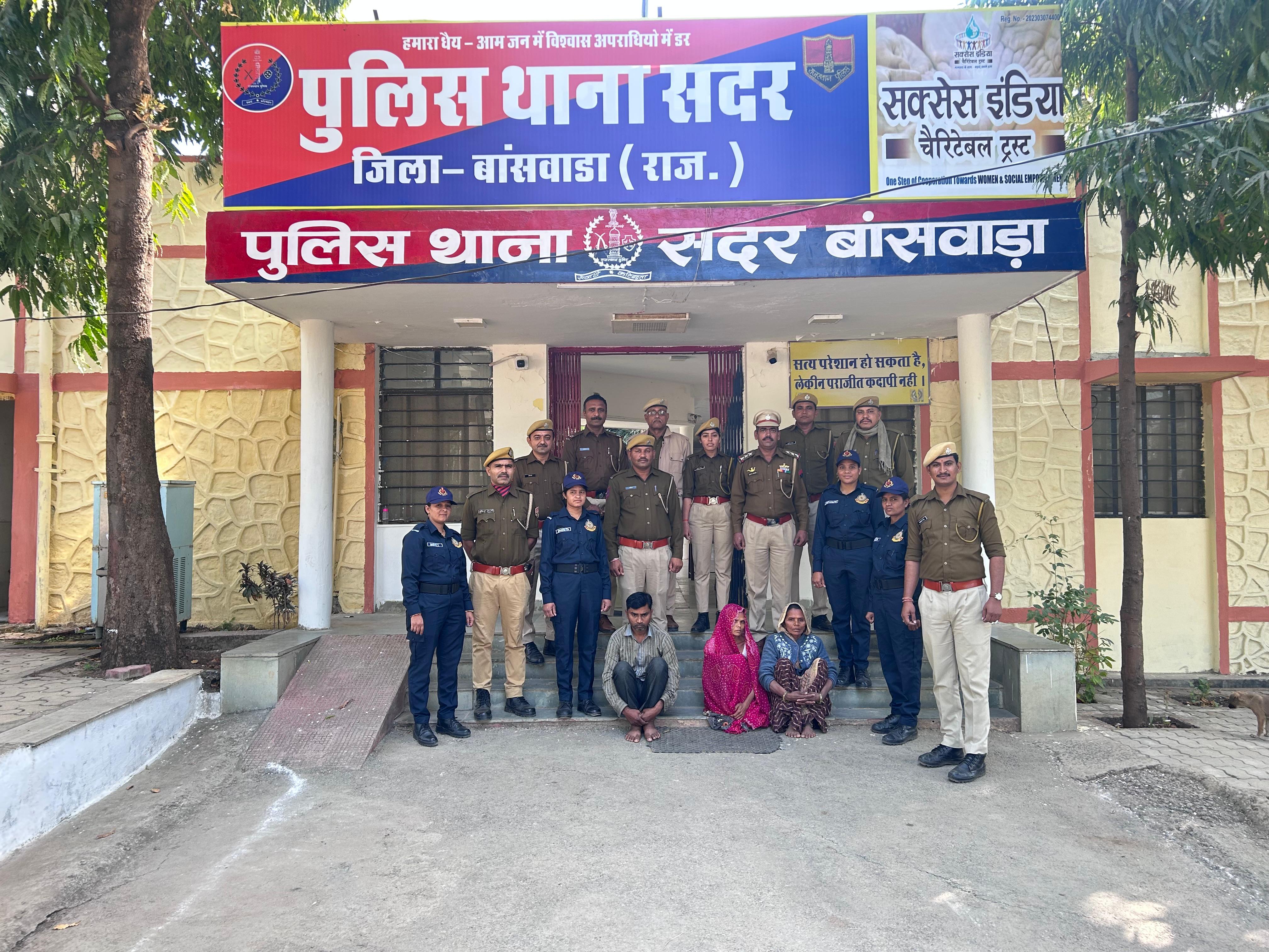 पुलिस की गिरफ्त में आरोपी पुलिस की गिरफ्त में आरोपी