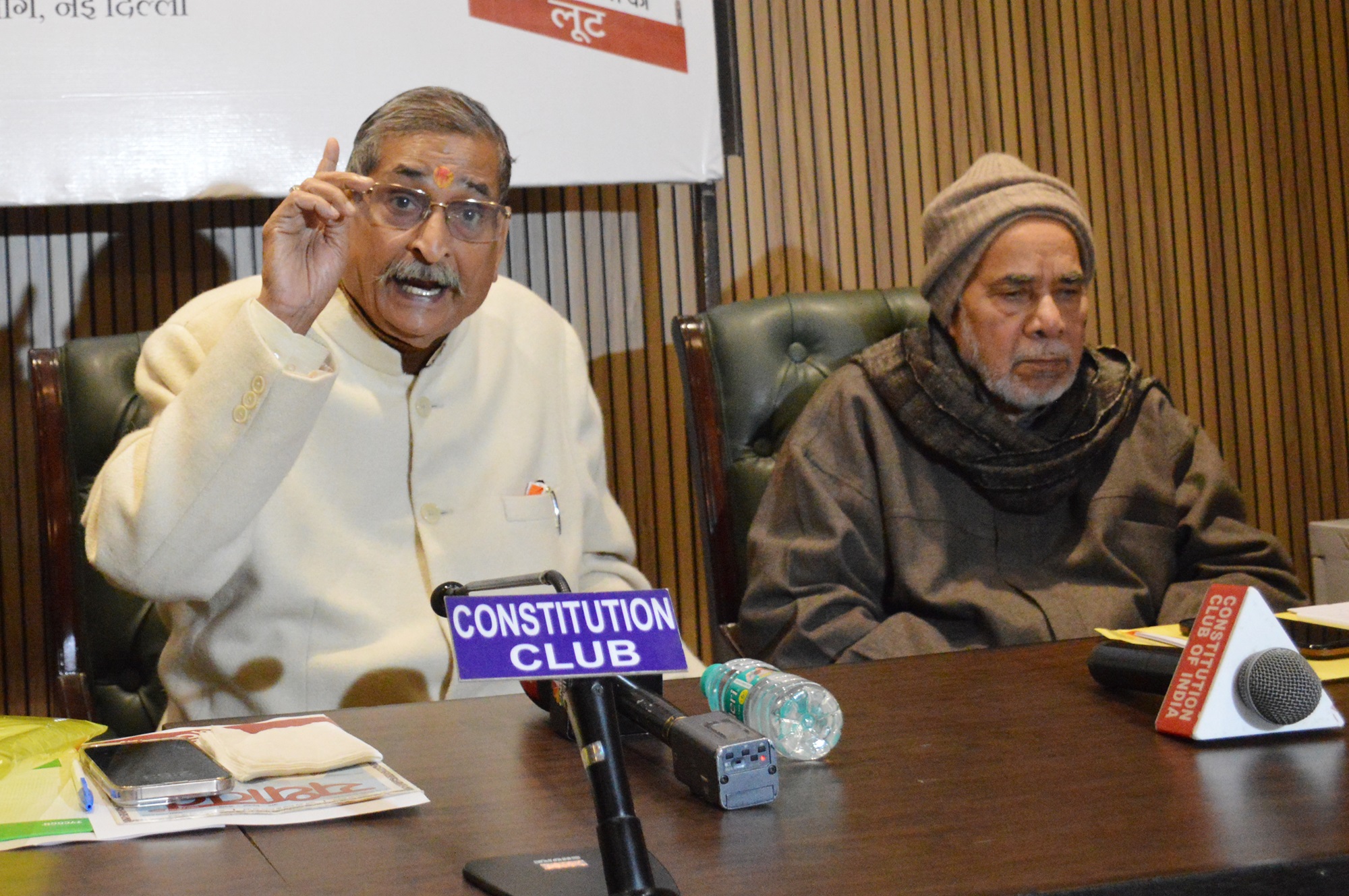 नई दिल्ली के कांस्टीट्यूशन क्लब में सोमवार को प्रेस कॉन्फ्रेंस को संबोधित करते डॉ आरके सिन्हा और (Udaipur Kiran) के समूह संपादक रामबहादुर राय। नई दिल्ली के कांस्टीट्यूशन क्लब में सोमवार को प्रेस कॉन्फ्रेंस को संबोधित करते डॉ आरके सिन्हा और (Udaipur Kiran) के समूह संपादक रामबहादुर राय।